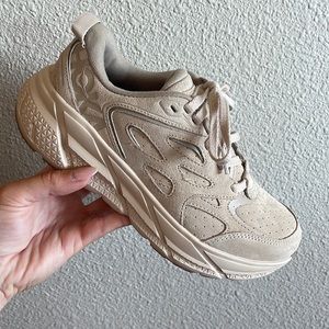 Hoka Clifton suede shifting sand - neutrals M5/W6